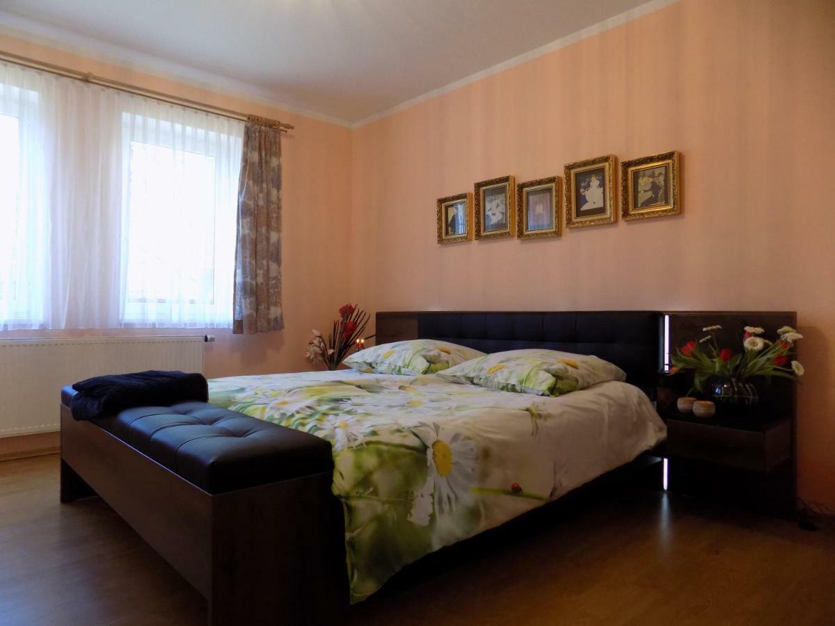 Landhaus Florian Apartment Rovensko pod Troskami Ngoại thất bức ảnh
