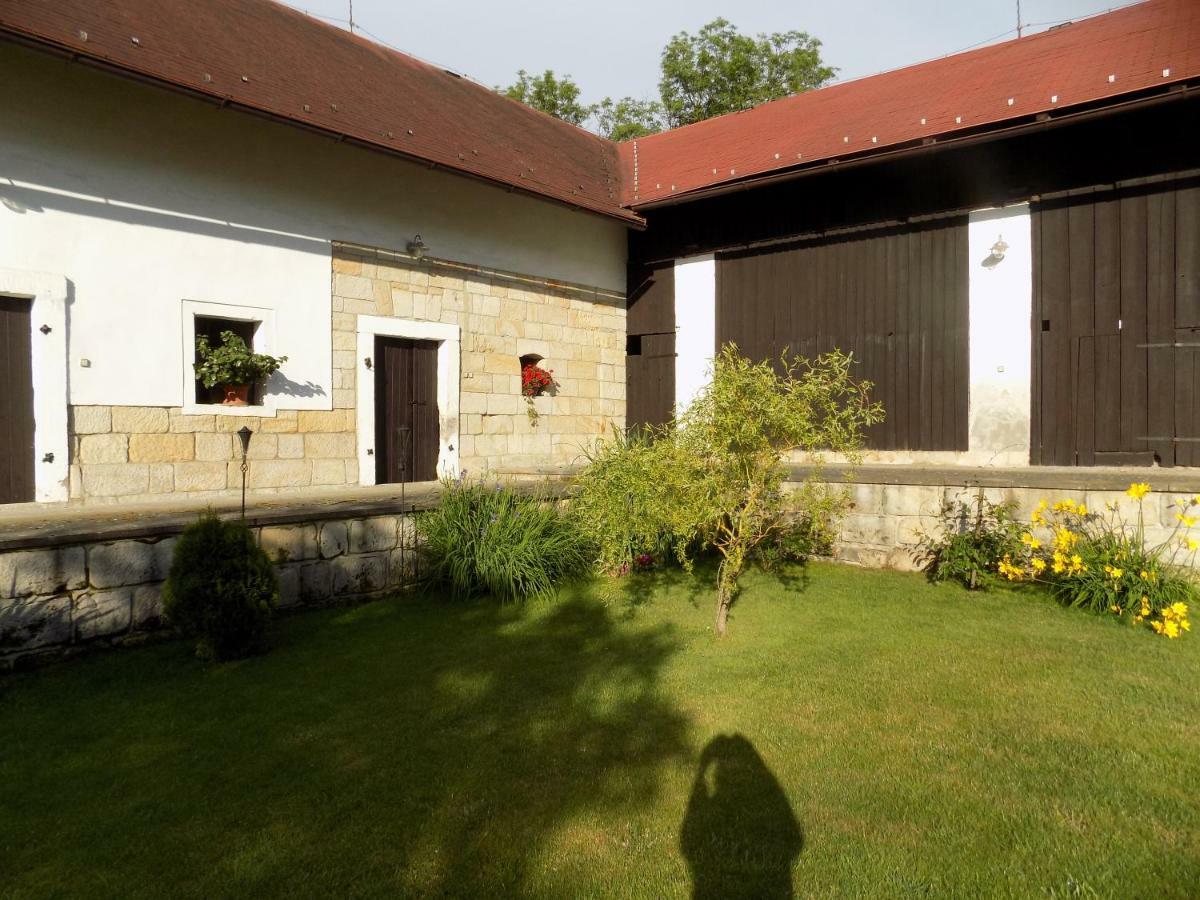 Landhaus Florian Apartment Rovensko pod Troskami Ngoại thất bức ảnh